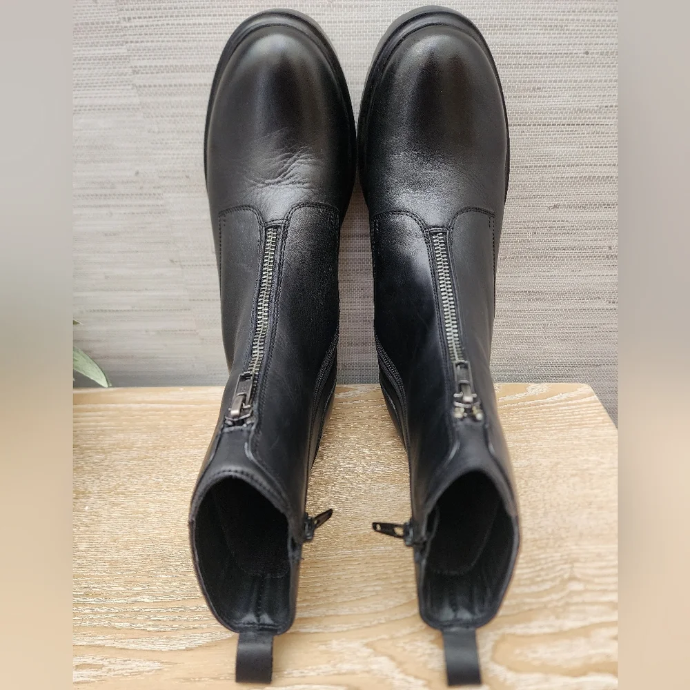 Journee Signature Collection Norrah black leather ankle boots sz 9